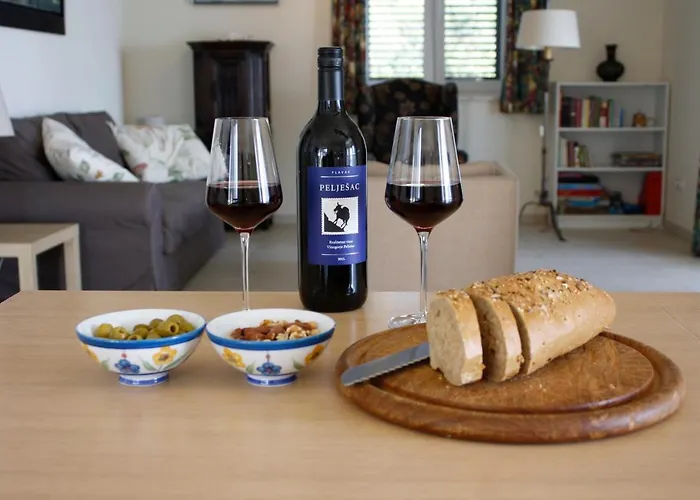 Zavala-lighthouse * Zavala